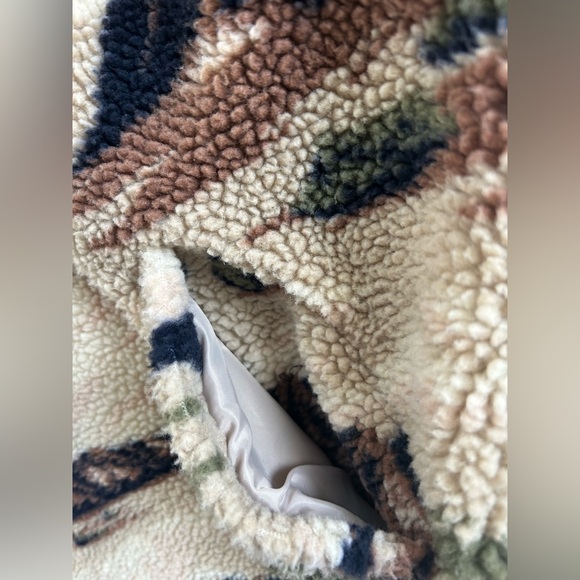 BDG Urban Outfitters Scotty Printed Fleece Mock Neck Half-Zip - Picture 7 of 15